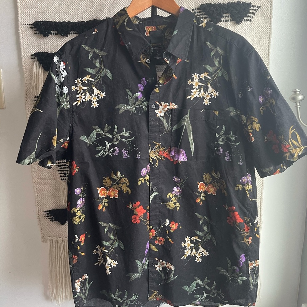 NWT new with tags unworn H&M men floral button down shirt